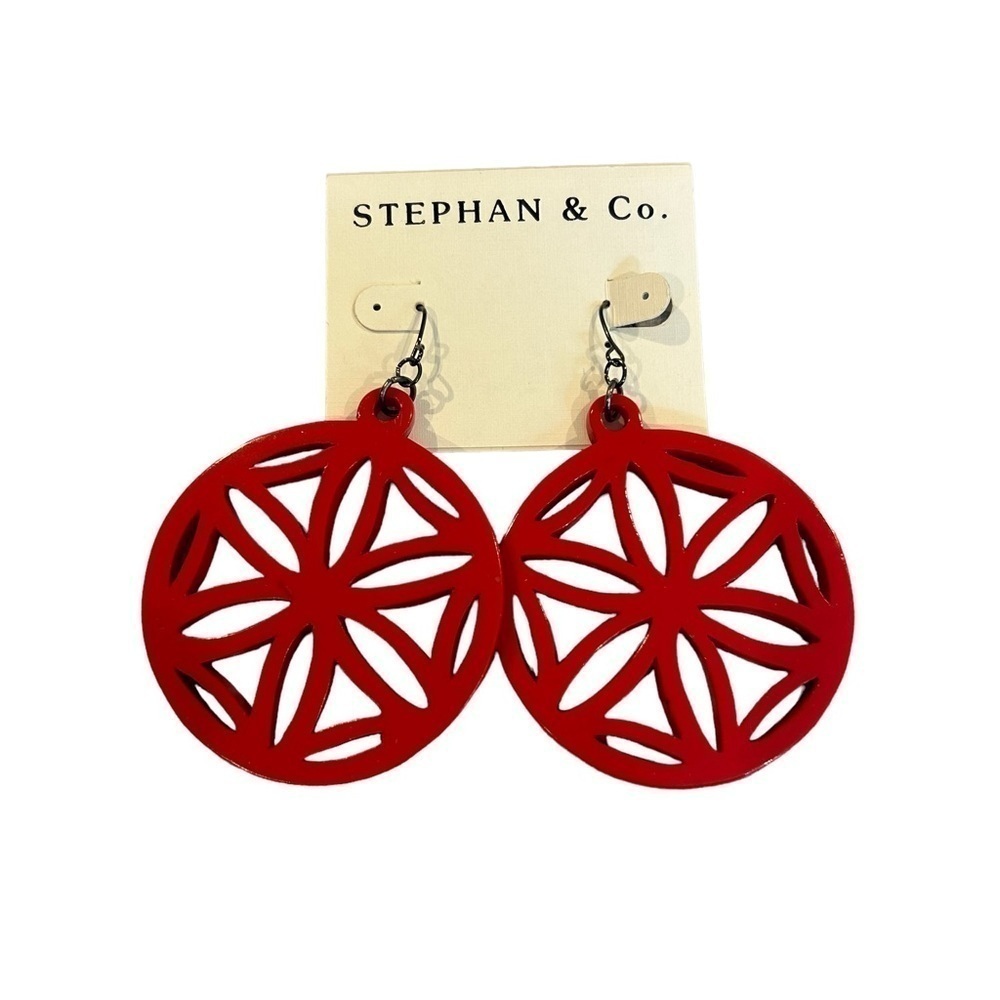 Stephan and Co. Red Resin Geometric Flower Starfish Design pierced Earrings - Picture 8 of 8